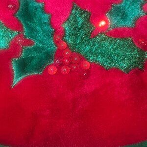 🎄 Festive Red & Green Christmas Tree Skirt – Like New 🎄